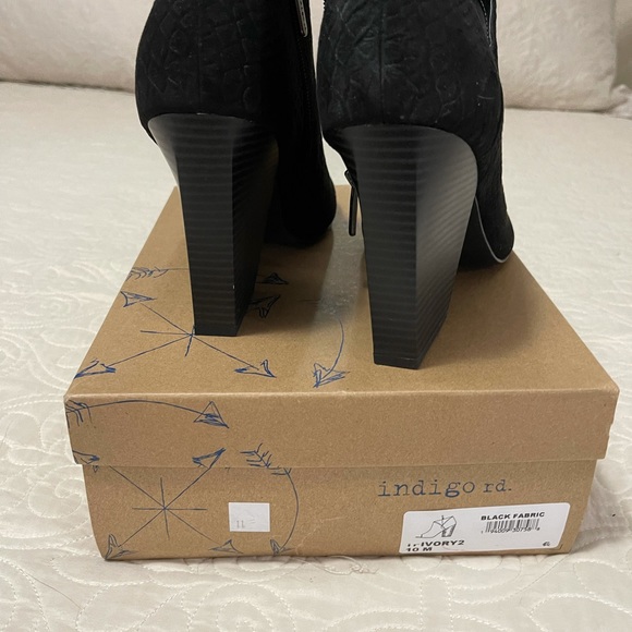 Indigo Rd black faux suede booties, new in box. - Picture 5 of 6